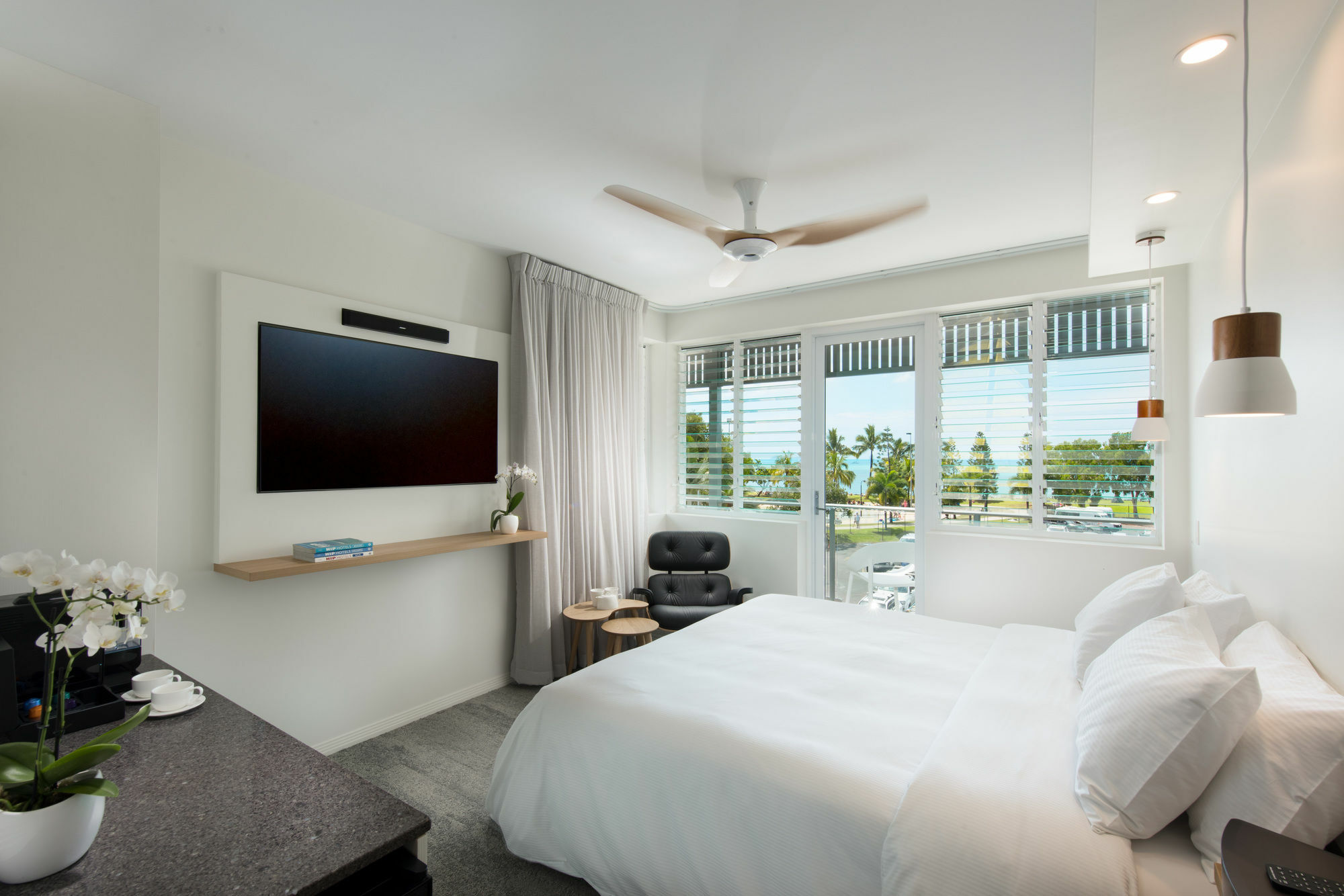 Heart Hotel And Gallery Whitsundays Airlie Beach Exterior photo